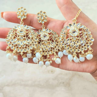 Alisha Kundan White Necklace Set with Tikka