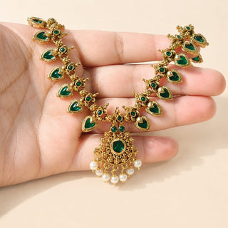 Caroline Green Kemp Necklace Set