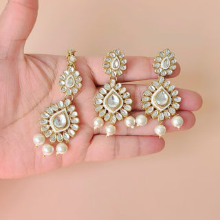 Gisa White Kundan Necklace Set
