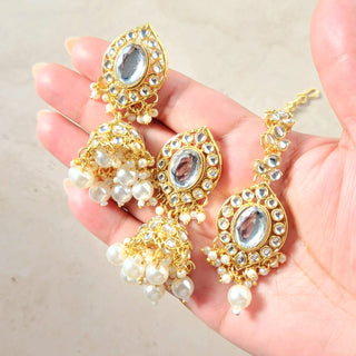 Isha White Kundan Choker Necklace Set with Tikka