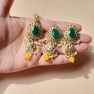 Ishaavi Multicolour Kundan Choker Necklace Set with Tikka