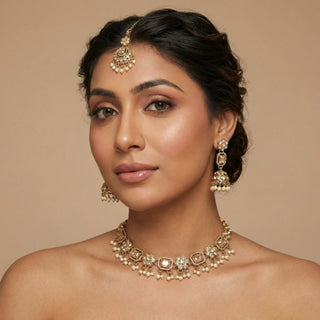 Rochelle White Choker Necklace Set with Tikka