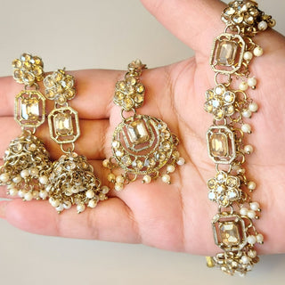 Rochelle White Choker Necklace Set with Tikka