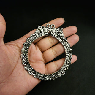 Adelle Oxidised Silver Bangle 2.6 - ECLAT INDIAN JEWELSBangle, Kadas & BraceletsGray